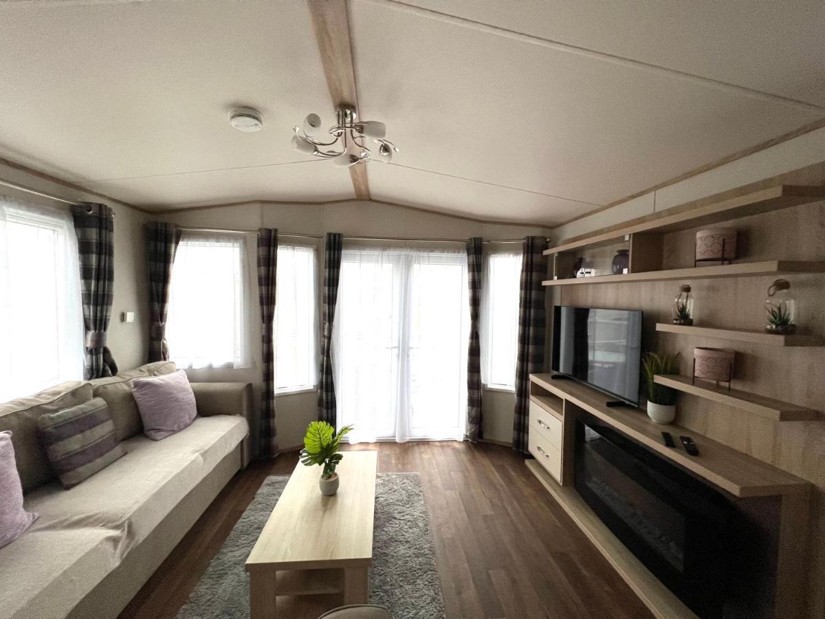 Sway Forest Beach Bashley Park מראה חיצוני תמונה