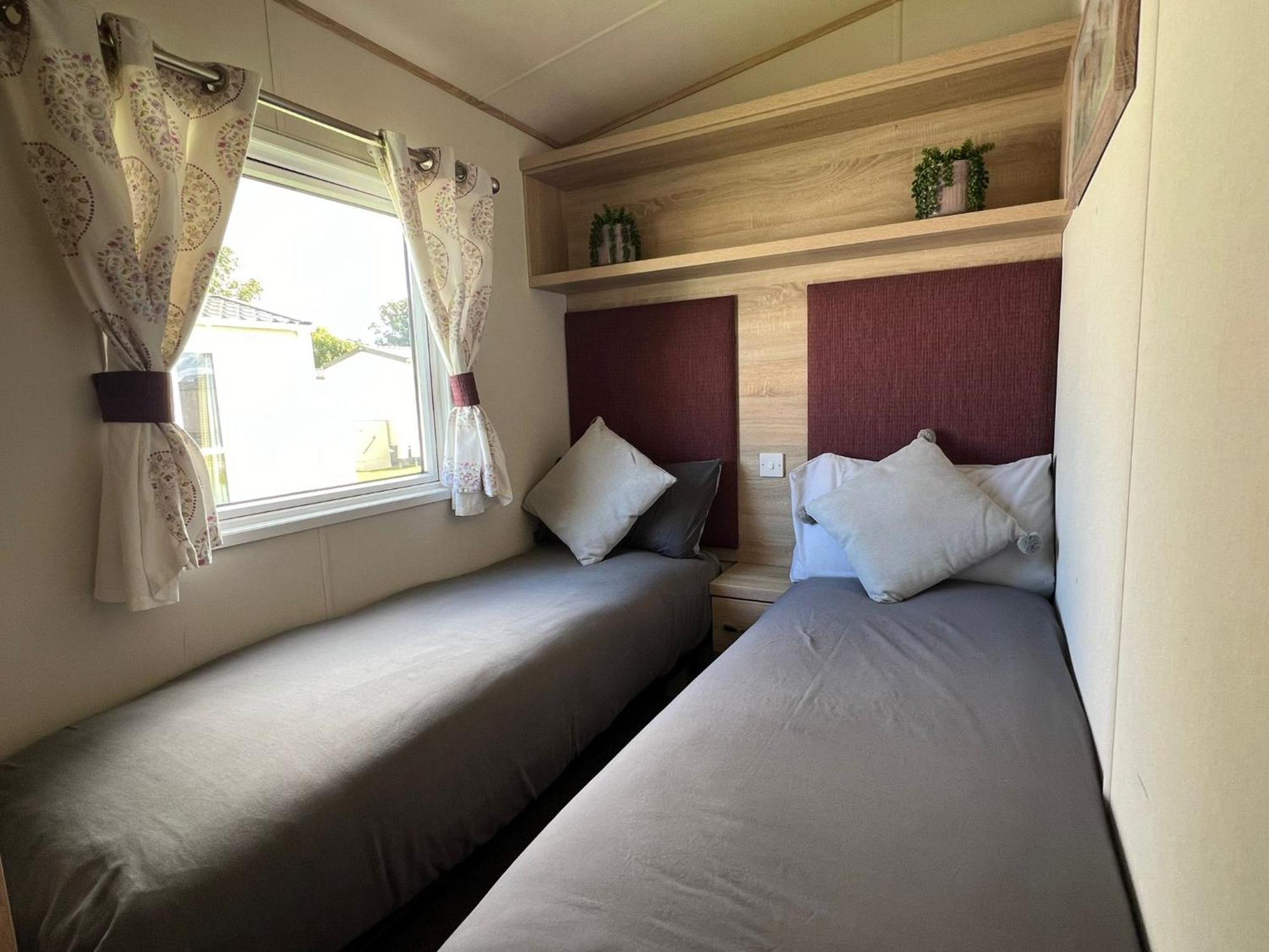 Sway Forest Beach Bashley Park מראה חיצוני תמונה